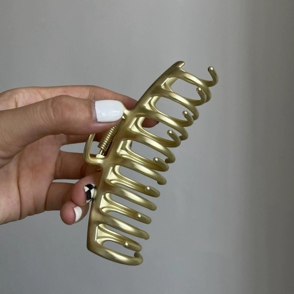 NEW! Hair Accessories - Picture 6 of 7